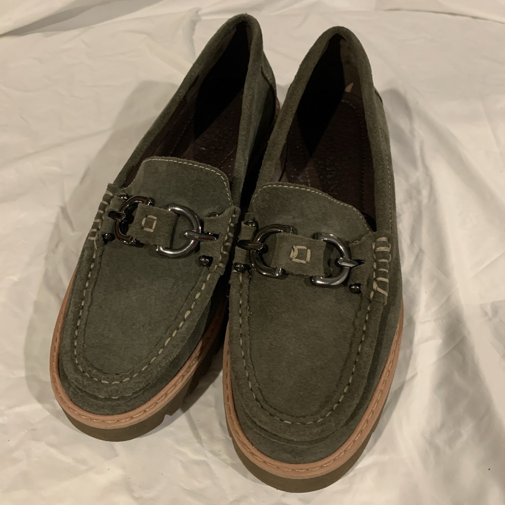 Donald J. Pliner Women's 6 Clio Loafer With Lug Sole seude‎ leather.